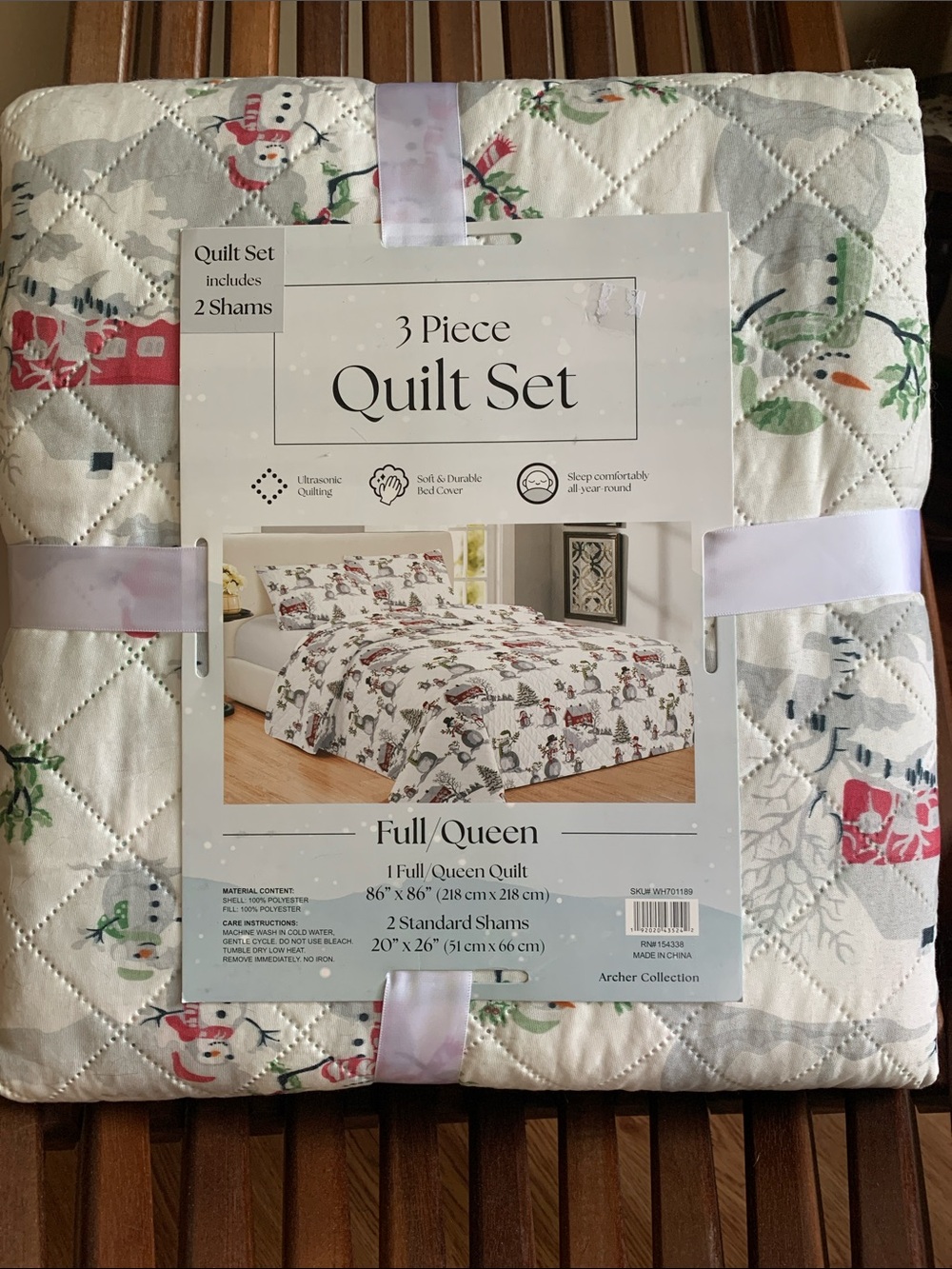Full/Queen Snowman Print Quilt Set in White and Red